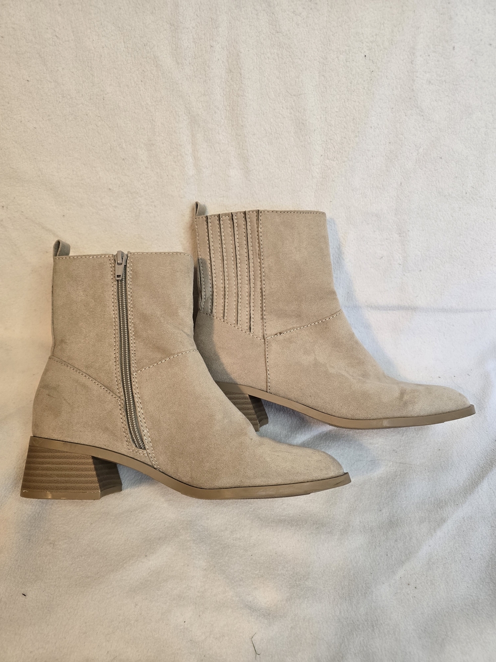 Universal Thread Women's Faux Suede Ankle Booties in Beige Size 9